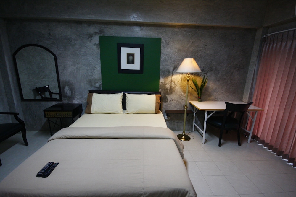 Suntisuk Place