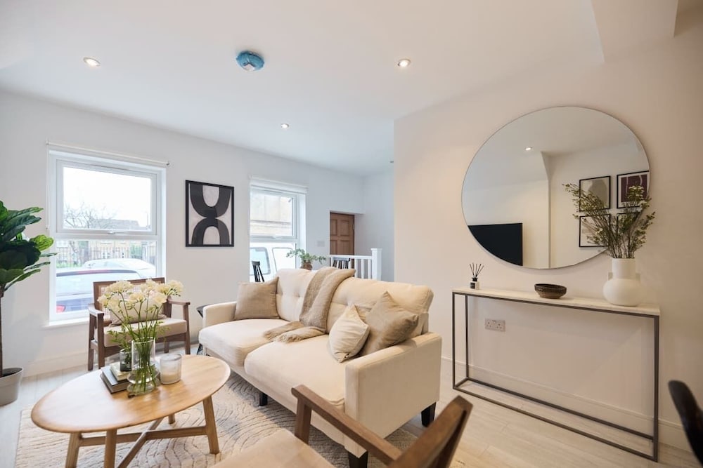 The Kingswood Place - Modern 2bdr With Terrace
