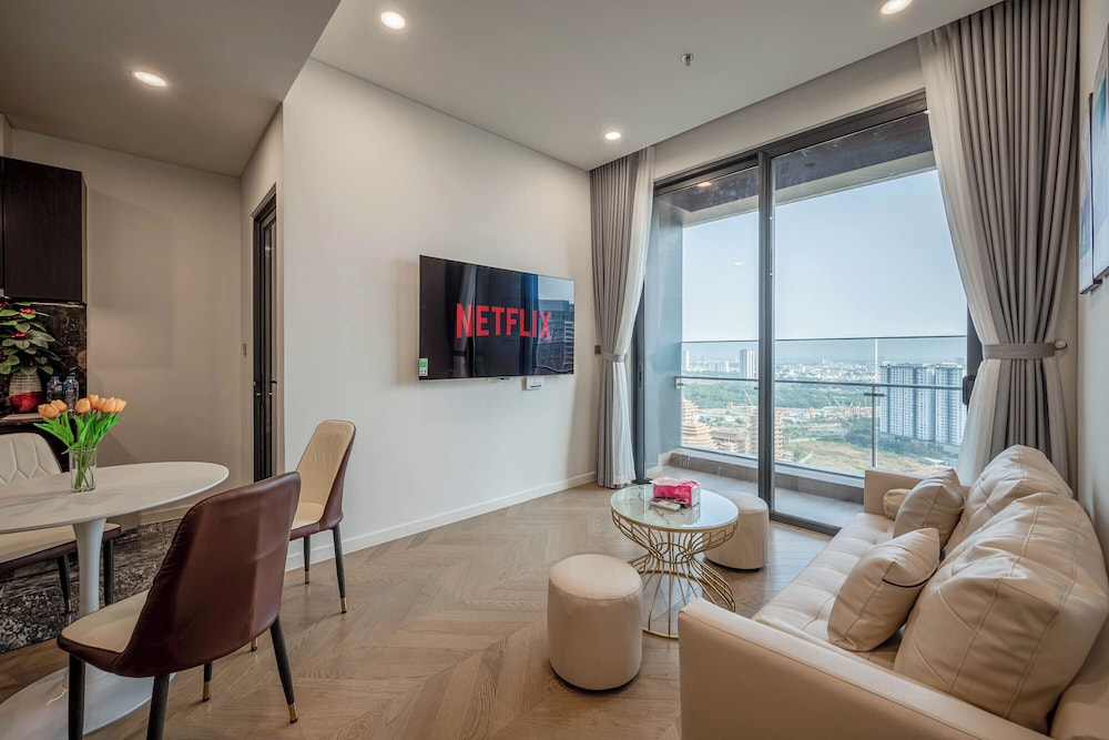 The Lumiere Luxury Citypoint ANGIA