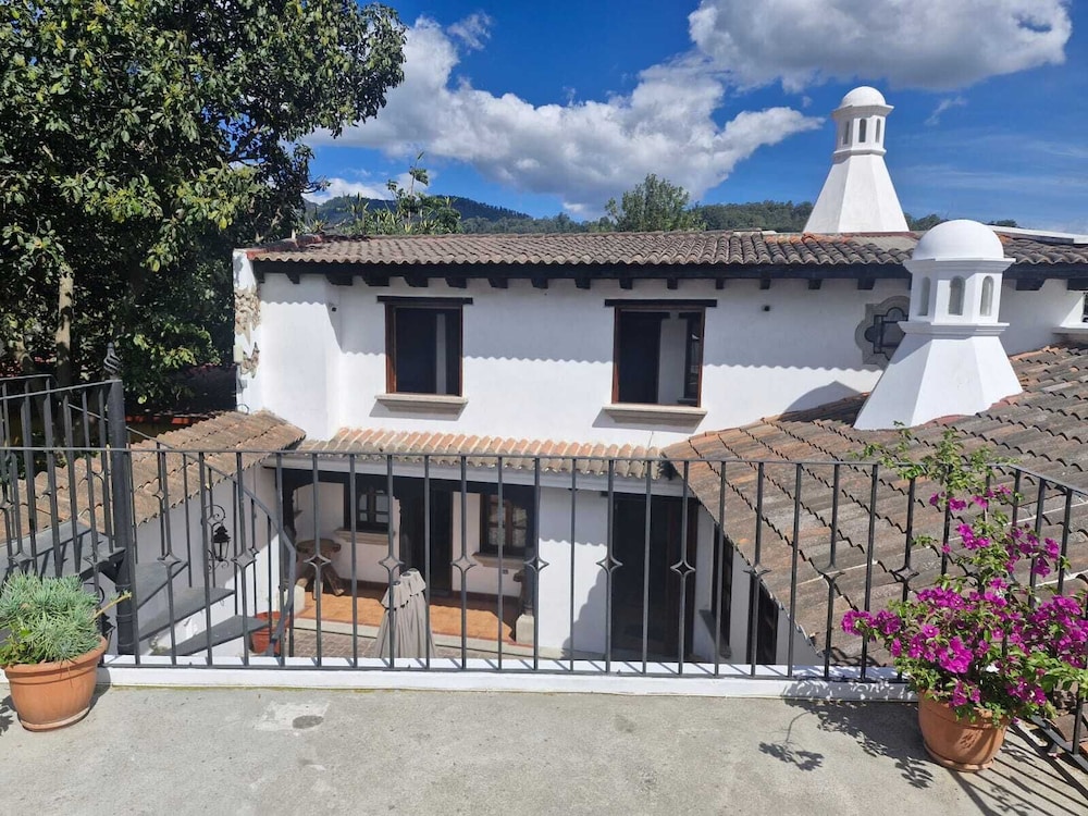 Cozy Colonial Style Azotea Apartments
