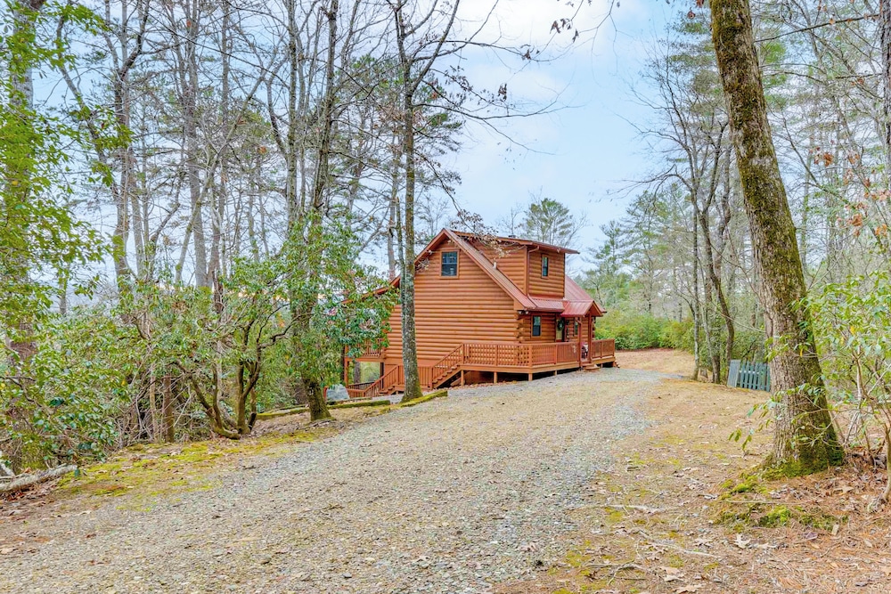 Hike, Boat & Explore: Mtn-view Hayesville Hideaway