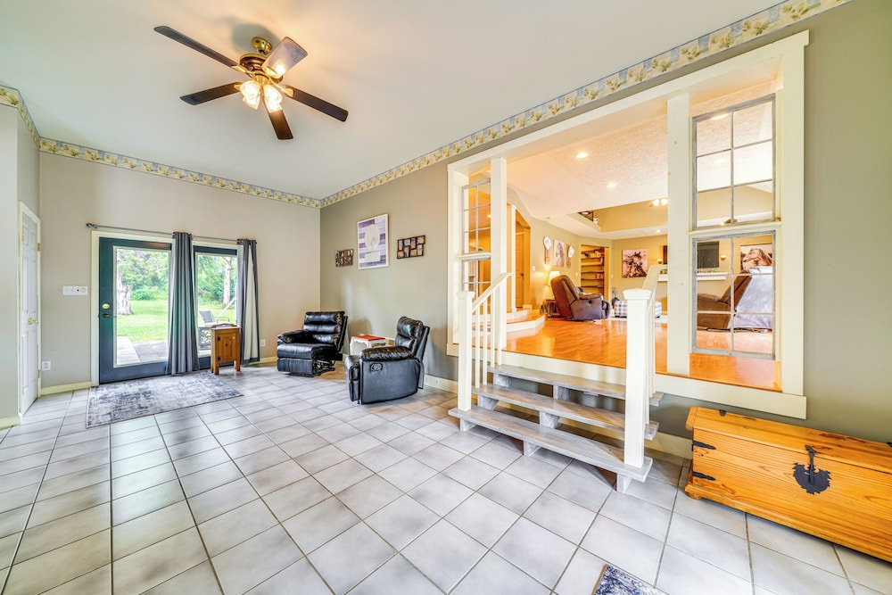 14 Mi to Dtwn Louisville: Holiday Vacation Home!