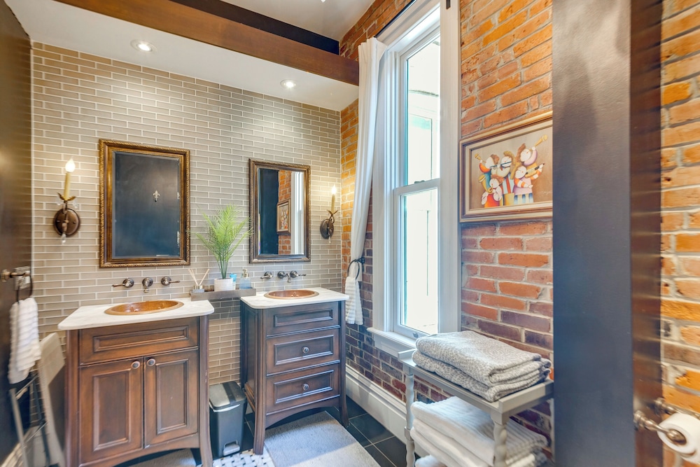 Home 2 Mi to Dtwn St Louis: Great for Families!