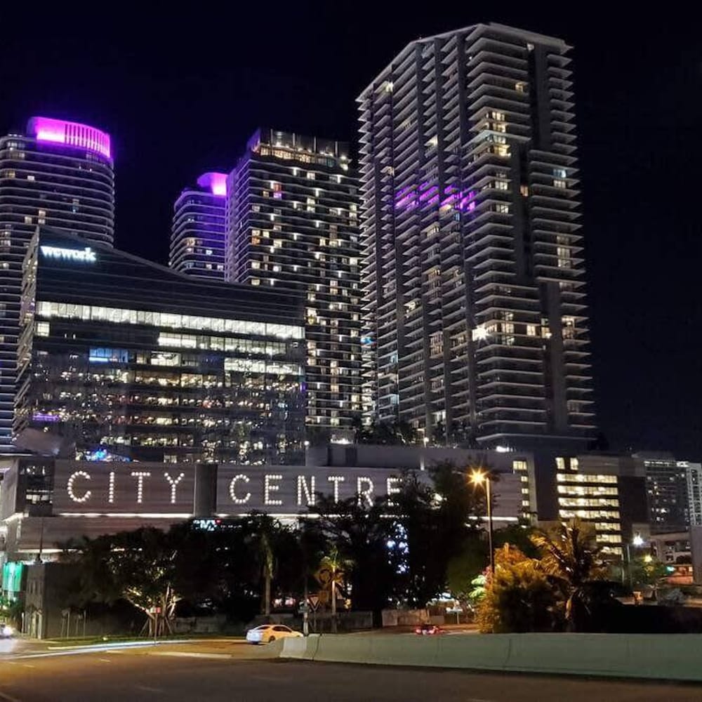 Modern 1-br Condo in Upscale Brickell Locale