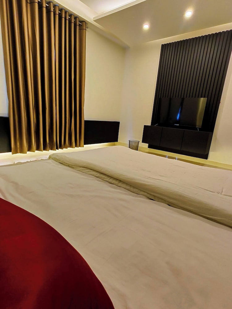 Modern Luxe Studio Apartment in Uttara Near Airport
