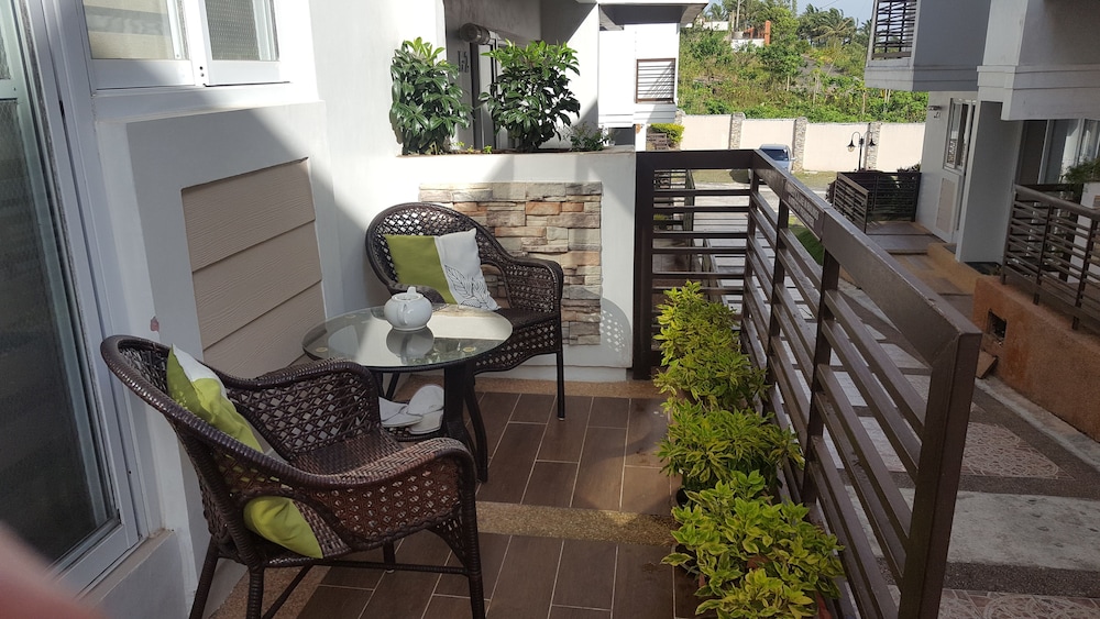 2 Bedroom Villa by AP at Tagaytay Hampton Villa