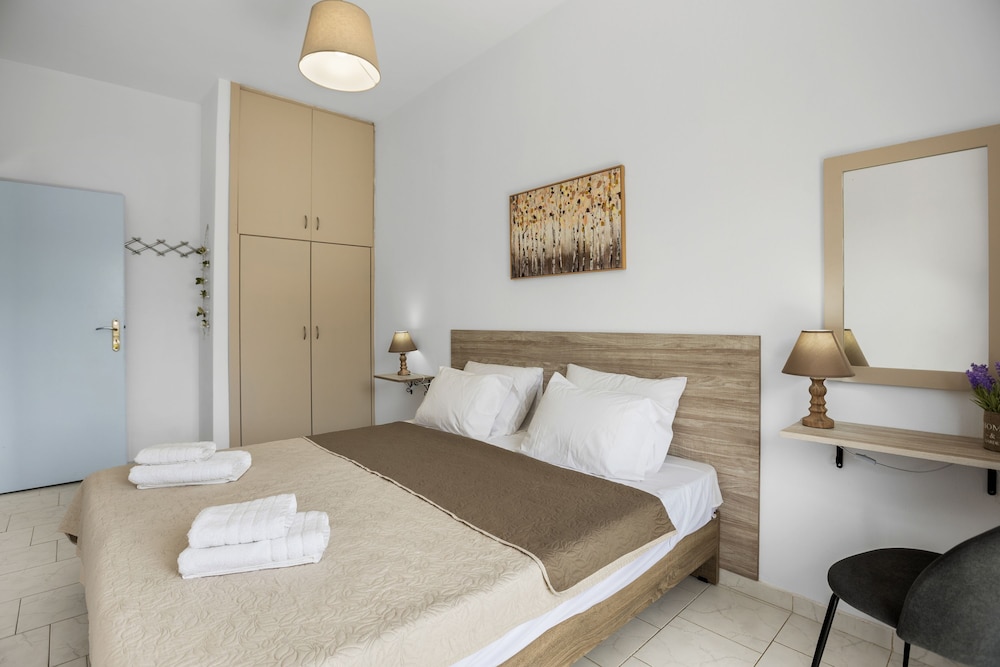 Seafront Apartment in Chania 7