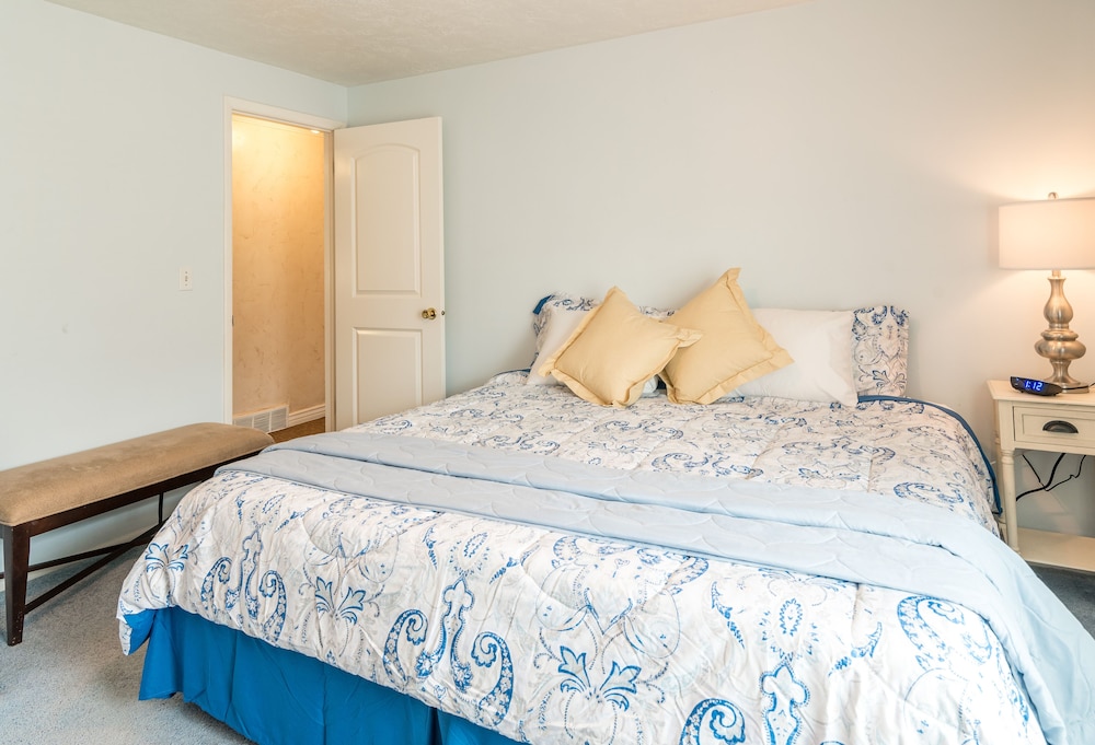 Family Crash Pad near SLC view 3
