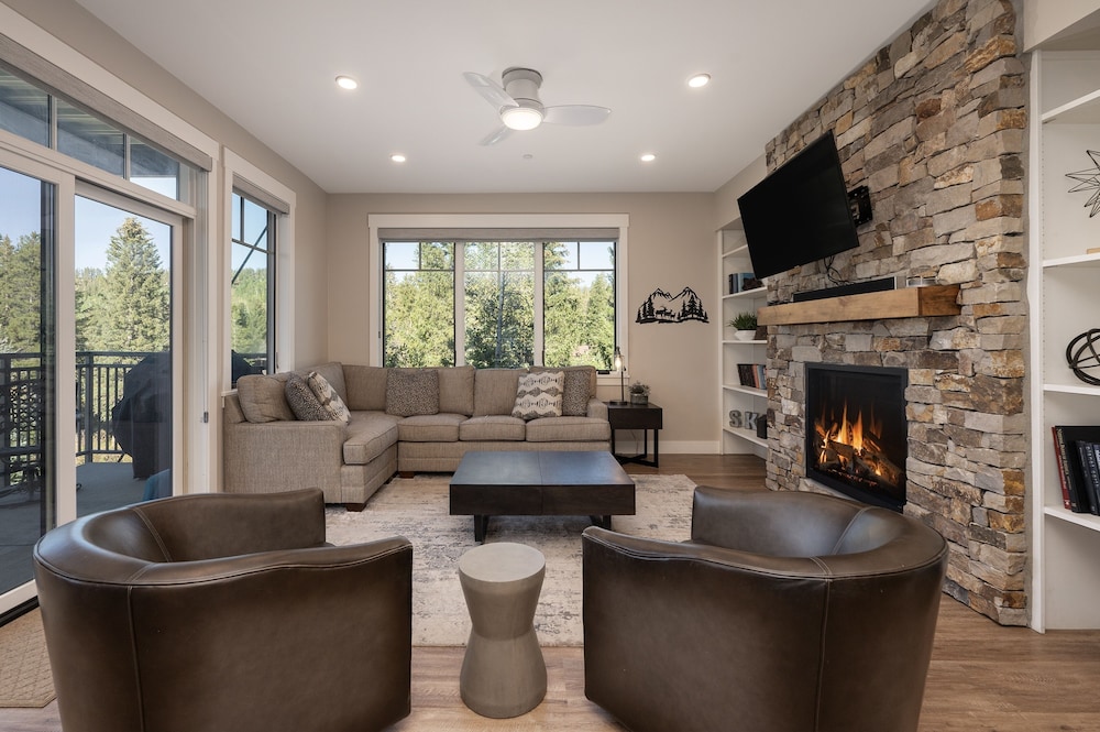 Downtown Flat 2 Bedroom Condo