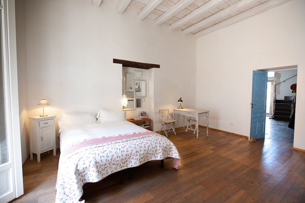 Charming seafront room - Wonderful Italy view 5