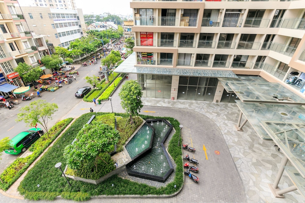 Jennifer House - Millenium Apartment
