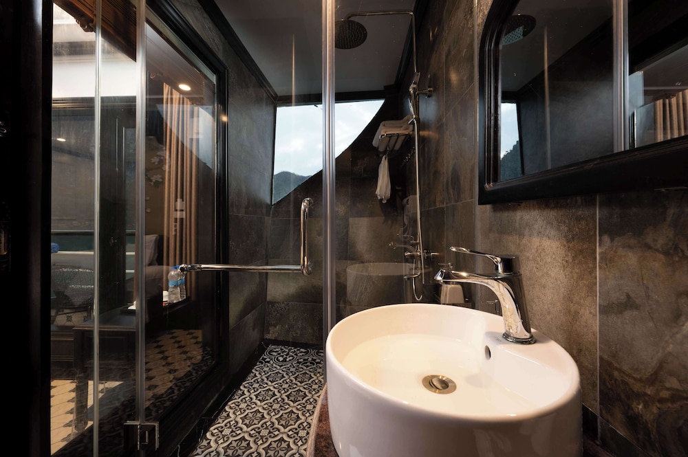 Dragon Premium Cruise