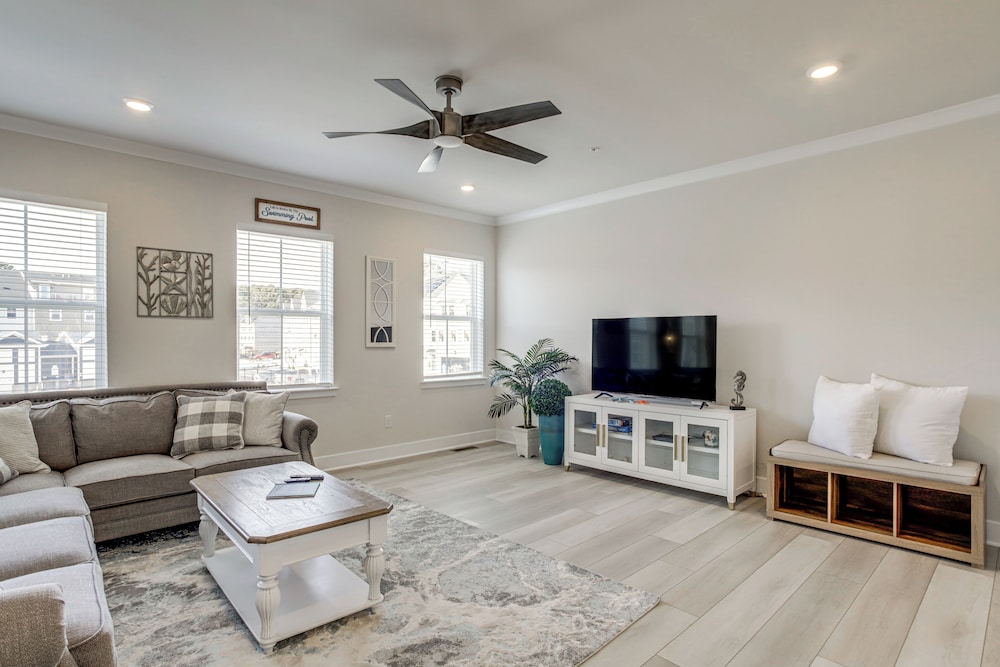 4 Mi to Ocean City Beach: Large Family Townhome