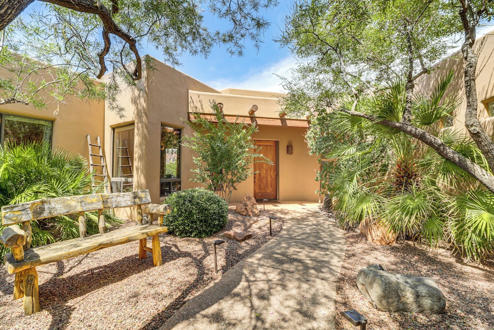 1/2 Mi to Airport Mesa! Hot Tub Haven w/ Mtn Views