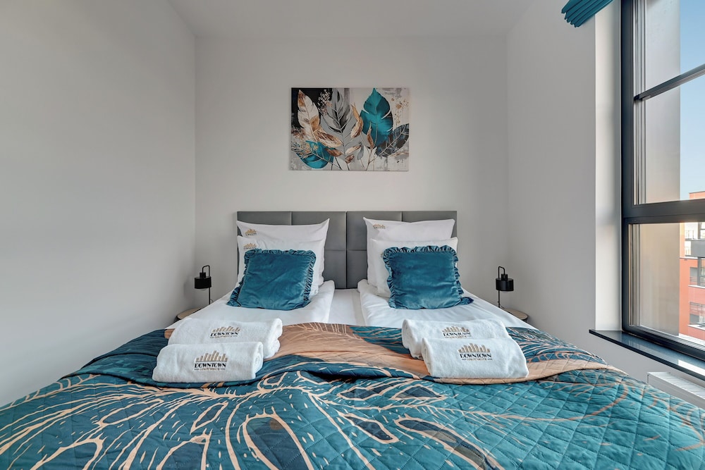 Doki Living - Foodhall & Parking by Downtown Apartments