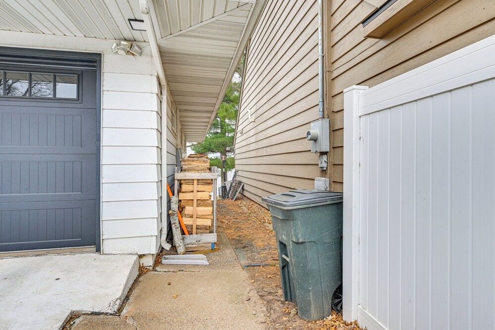 Dock, Deck & View: Lakefront Chippewa Falls Studio