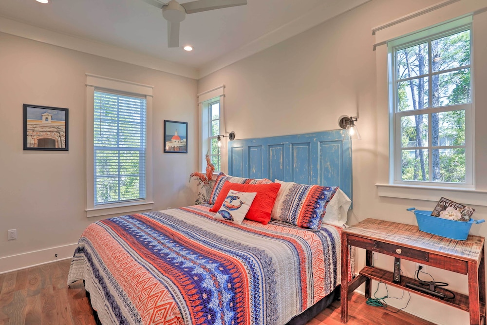 Family-friendly Santa Rosa Home: Walk to Beach!