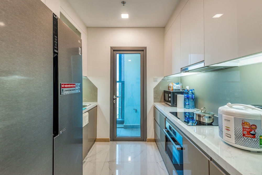DongDong Skyview APT in Landmark81 Tower