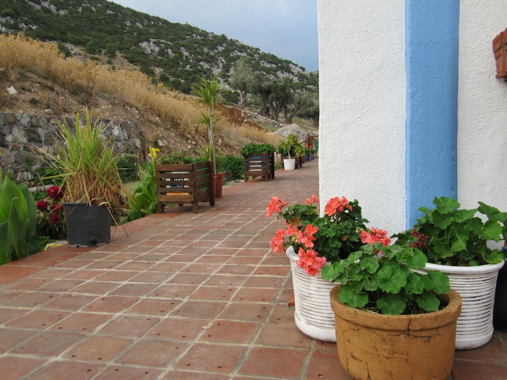 Mavi Keci Otel