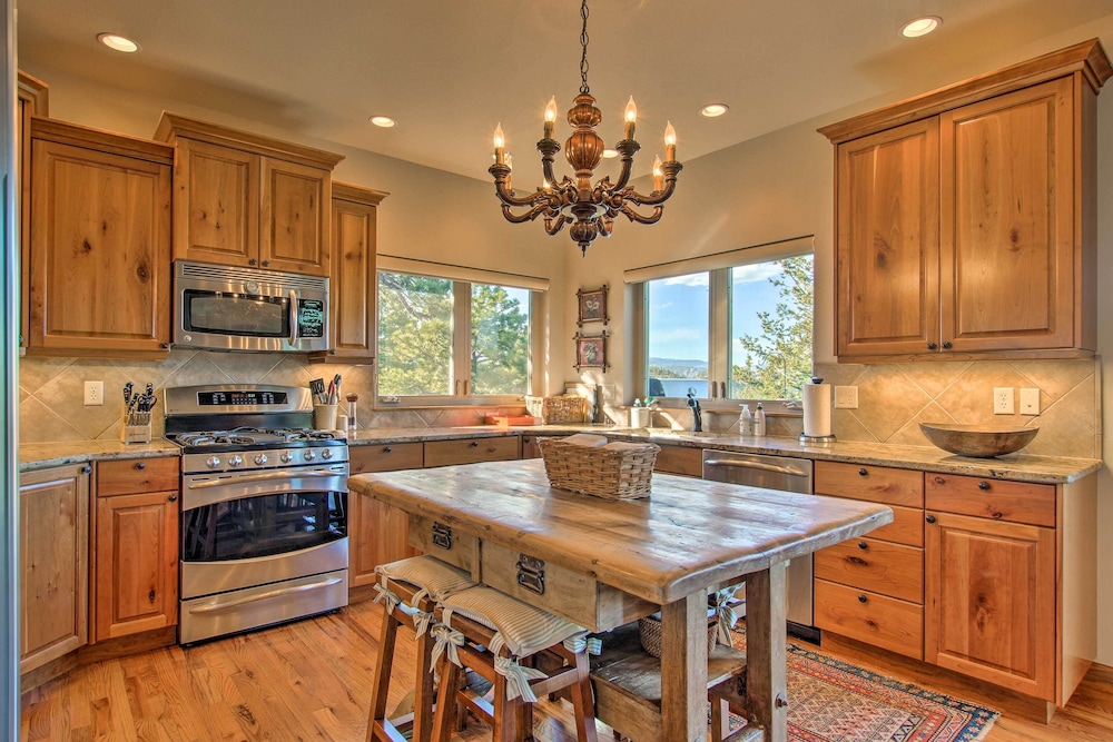 Lake & Mountain Views: Stunning Estes Park Home!