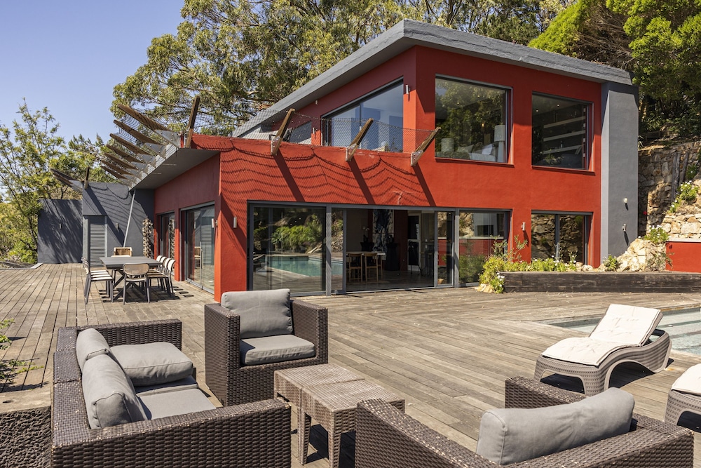 Carmim Villa by Cadenzalux