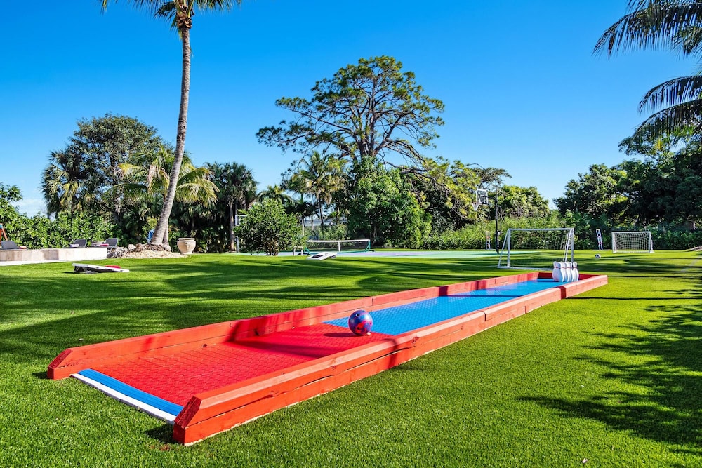 Luxurious 7-Bedroom Villa with Pool & Games