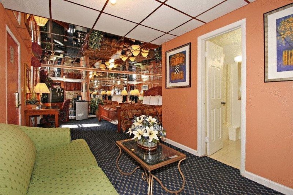 Regal Inn  Suites - Property Image 1