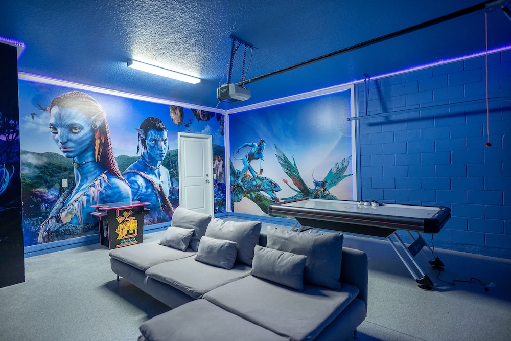 Fun and Relax 10 Bed Home Pool Themed Rooms