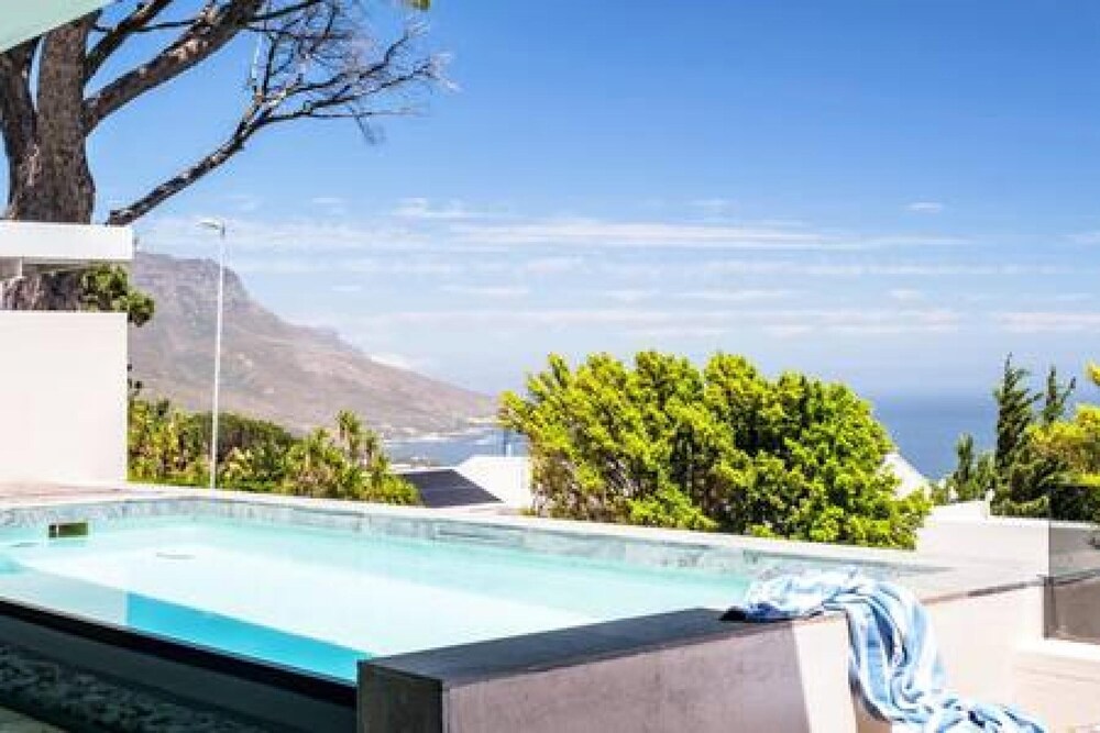 Spacious Holiday Apartment With Fantastic Views Deck Pool Malindi view 5