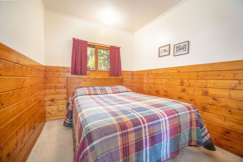 Bear Paw Lodge