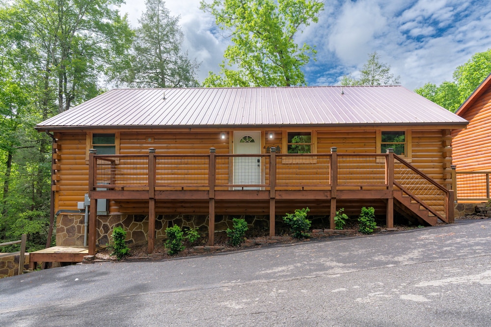 Misty Mountain Getaway - 2 bedroom 2 Cabin