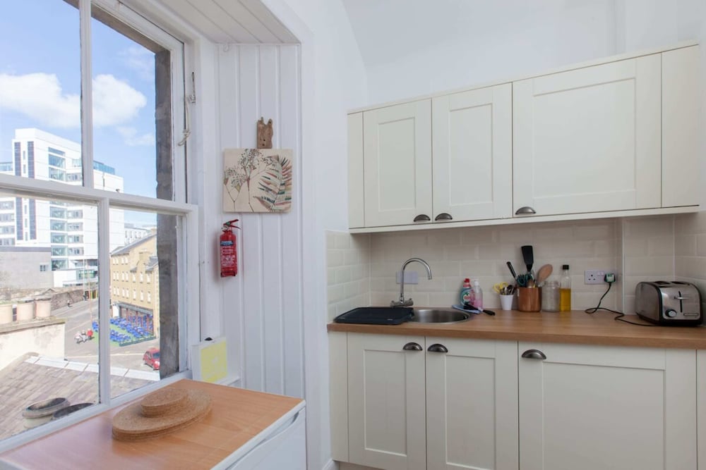 Charming City Centre Flat in Edinburgh