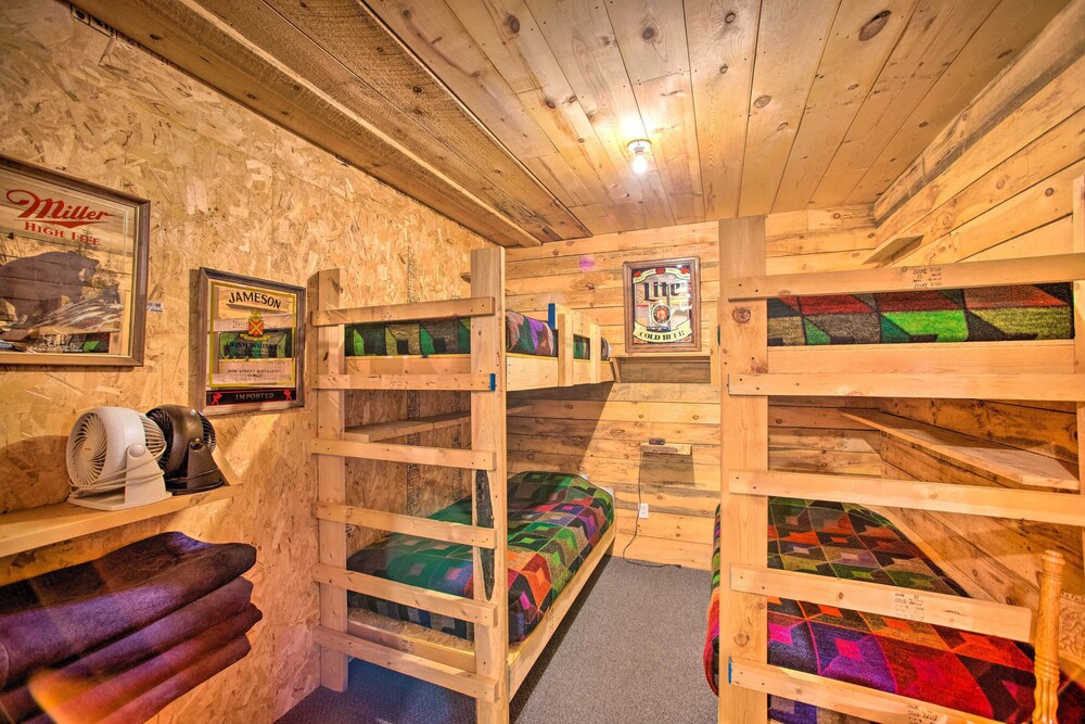 The Lodge in Powersville w/ Game Room & Fire Pit