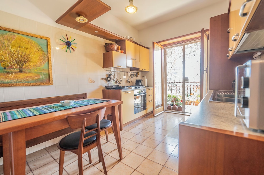 Luminous 2Br Family Apartment In Residential Area