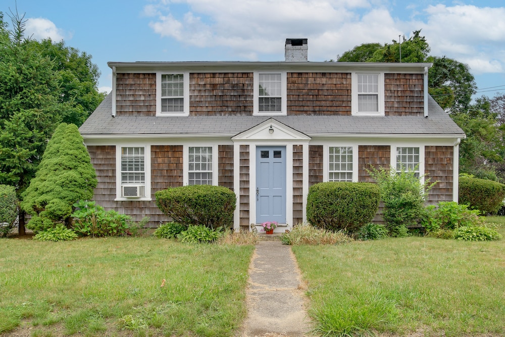 1 Mi to Marina: Hyannis Home w/ Furnished Deck