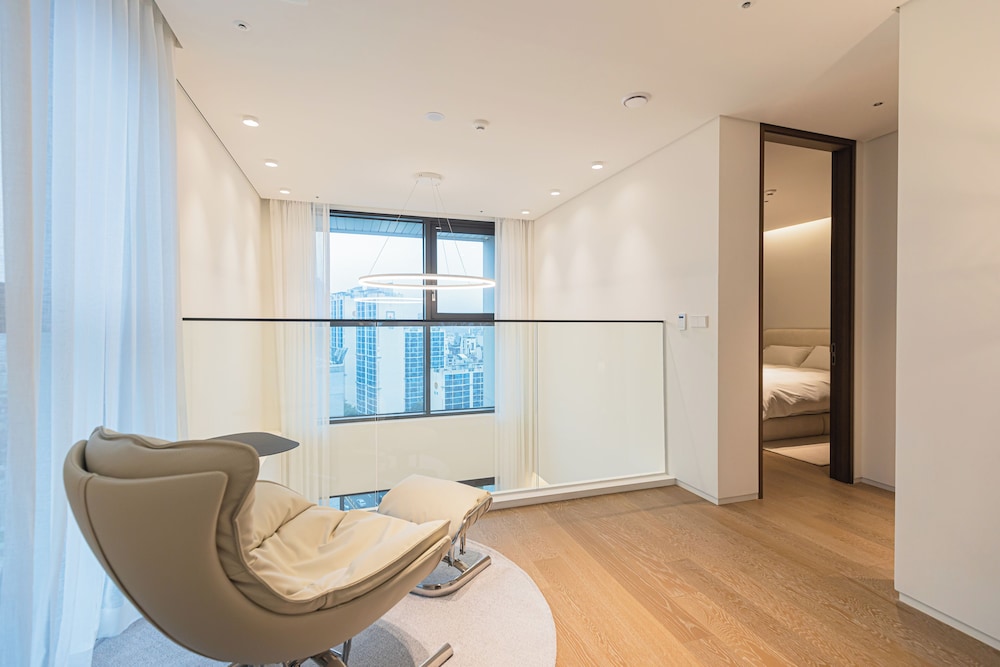 Caelum Black Gangnam Luxury Apt