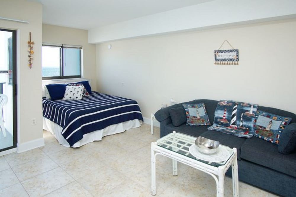 The Palace Resort by Elliott Beach Rentals