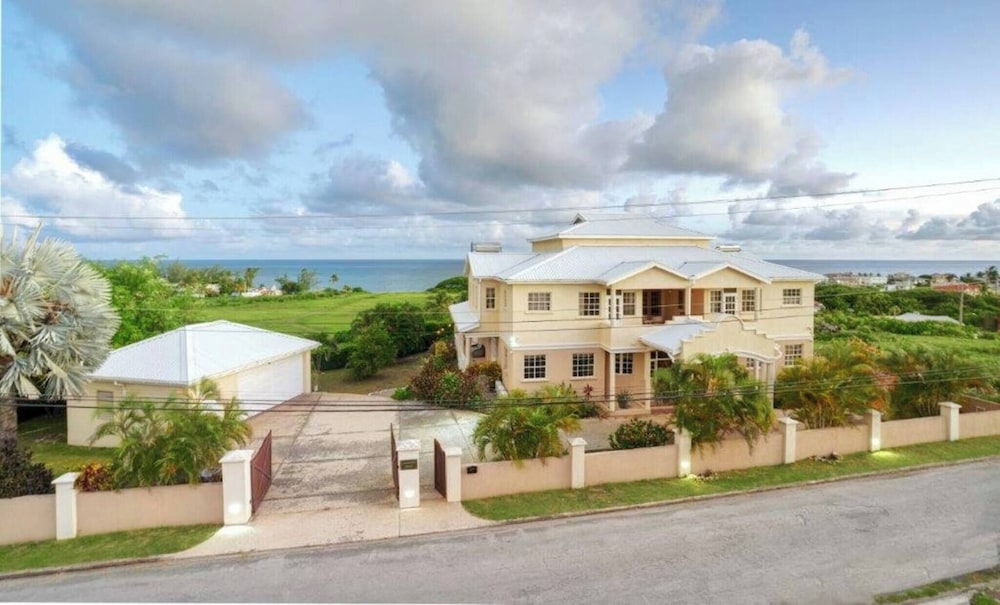 Landsdown House 5bd by Zenbreak