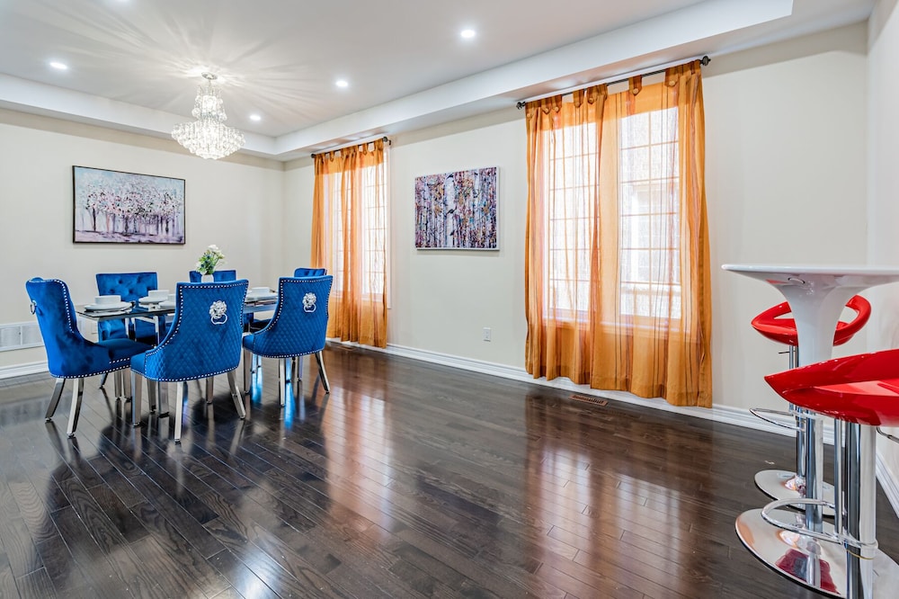Lady Valentina Boutique Home