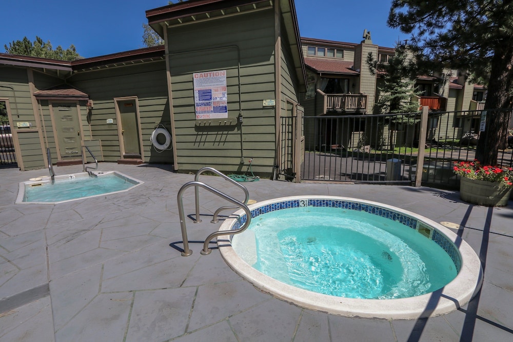 Mammoth Sierra Townhomes #25 3 Bedroom Condo