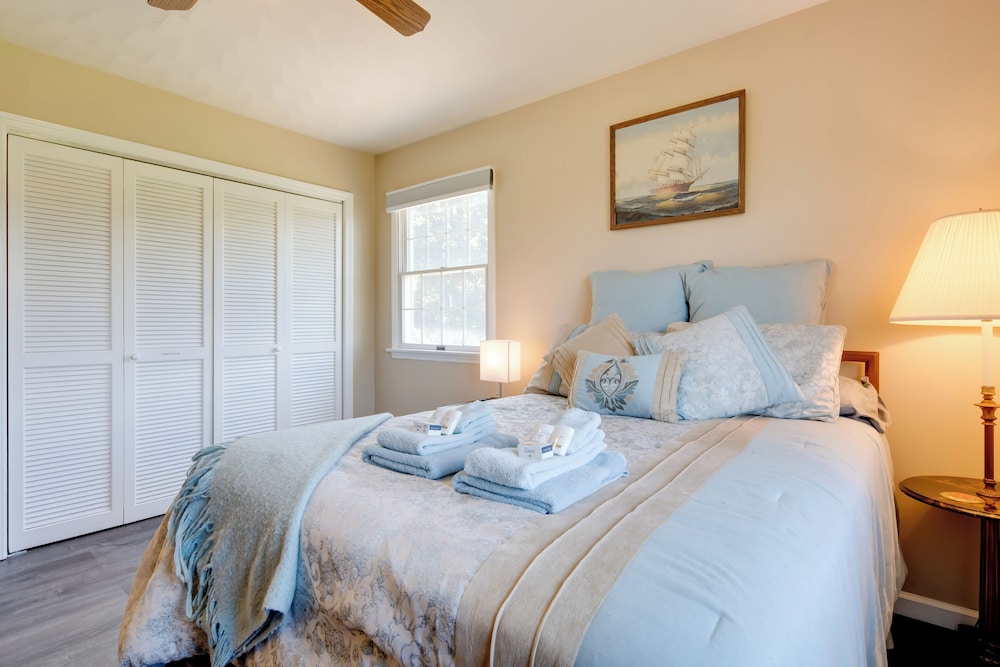 11 Mi to Asheville: Scenic Retreat w/ Game Room