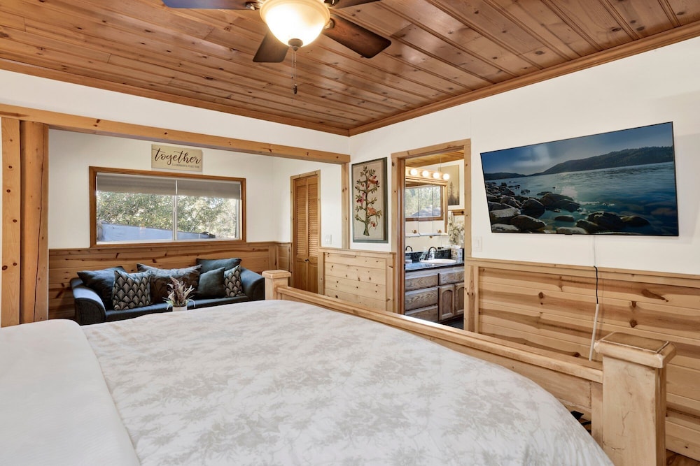Entertainment Cabin #610