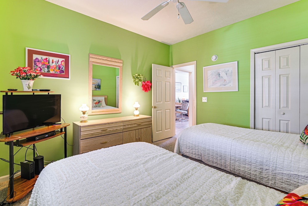 4 Mi to Ocean: Myrtle Beach Condo w/ Resort Perks