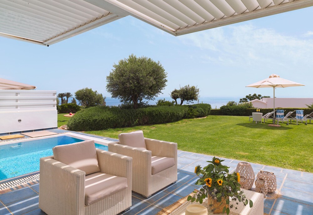 Sirena Solis Elevated Coastal Living Above Sirena Bay