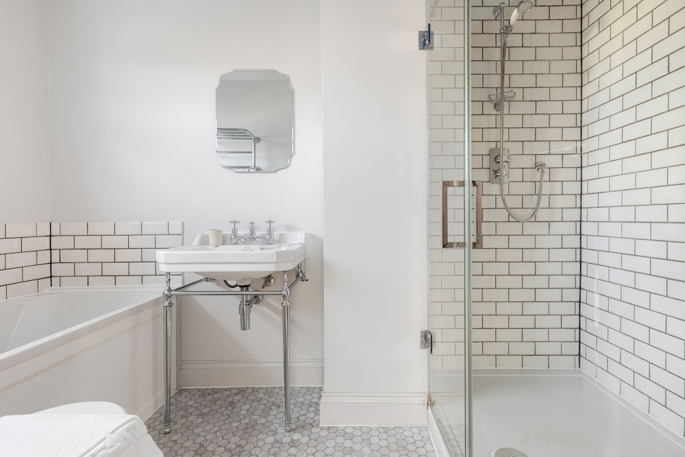 Spacious 3 Bed Flat Putney