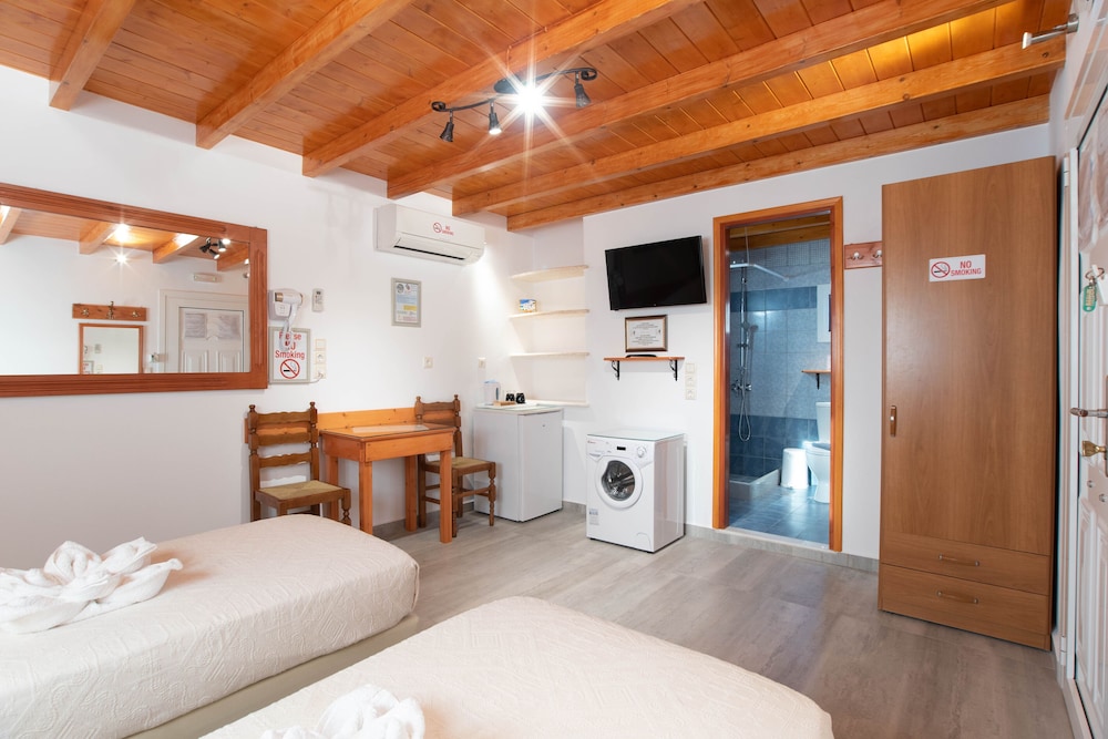 Kontaratos Studios & Apartments