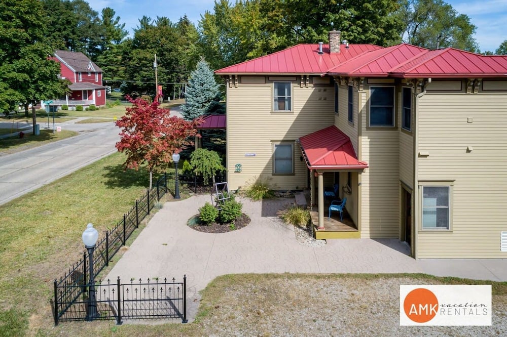 Lake Life Getaway - Condo Near Downtown