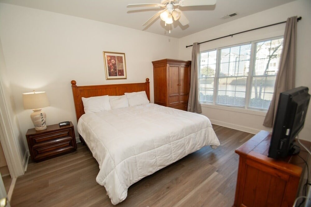 Magnolia Pointe Luster Leaf 4879-103 2 Bedroom Condo