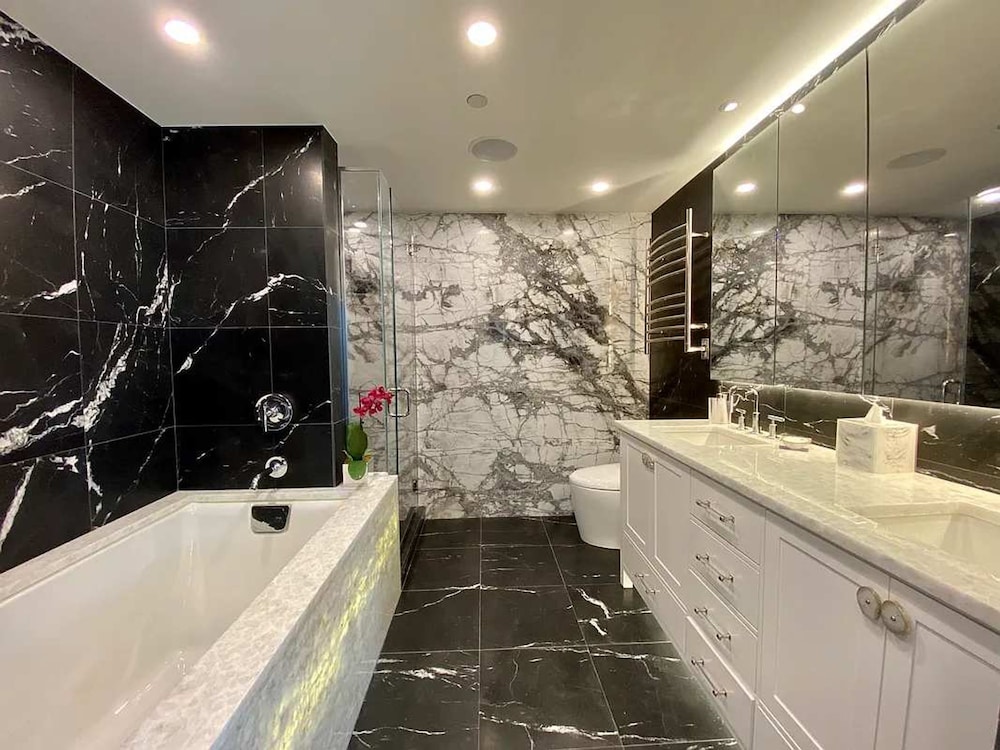 Vesper Court by Rove Duplex PH w Hot Tub Roof