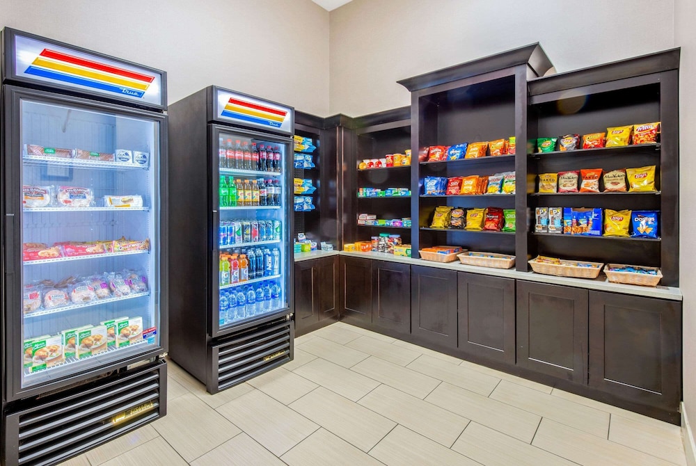 Gainesville Vacations - La Quinta Inn  Suites by Wyndham Gainesville - Property Image 8